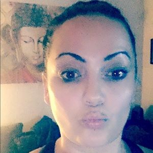 Meet your Posher, Raena